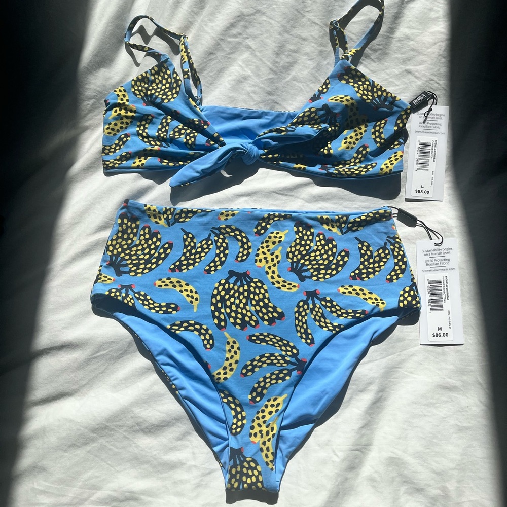 BNWT Bromelia reversible swimsuit top (L) and bottom (M) in Banana print